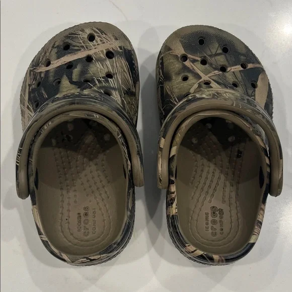 Toddler Camo Crocs - Picture 2 of 3